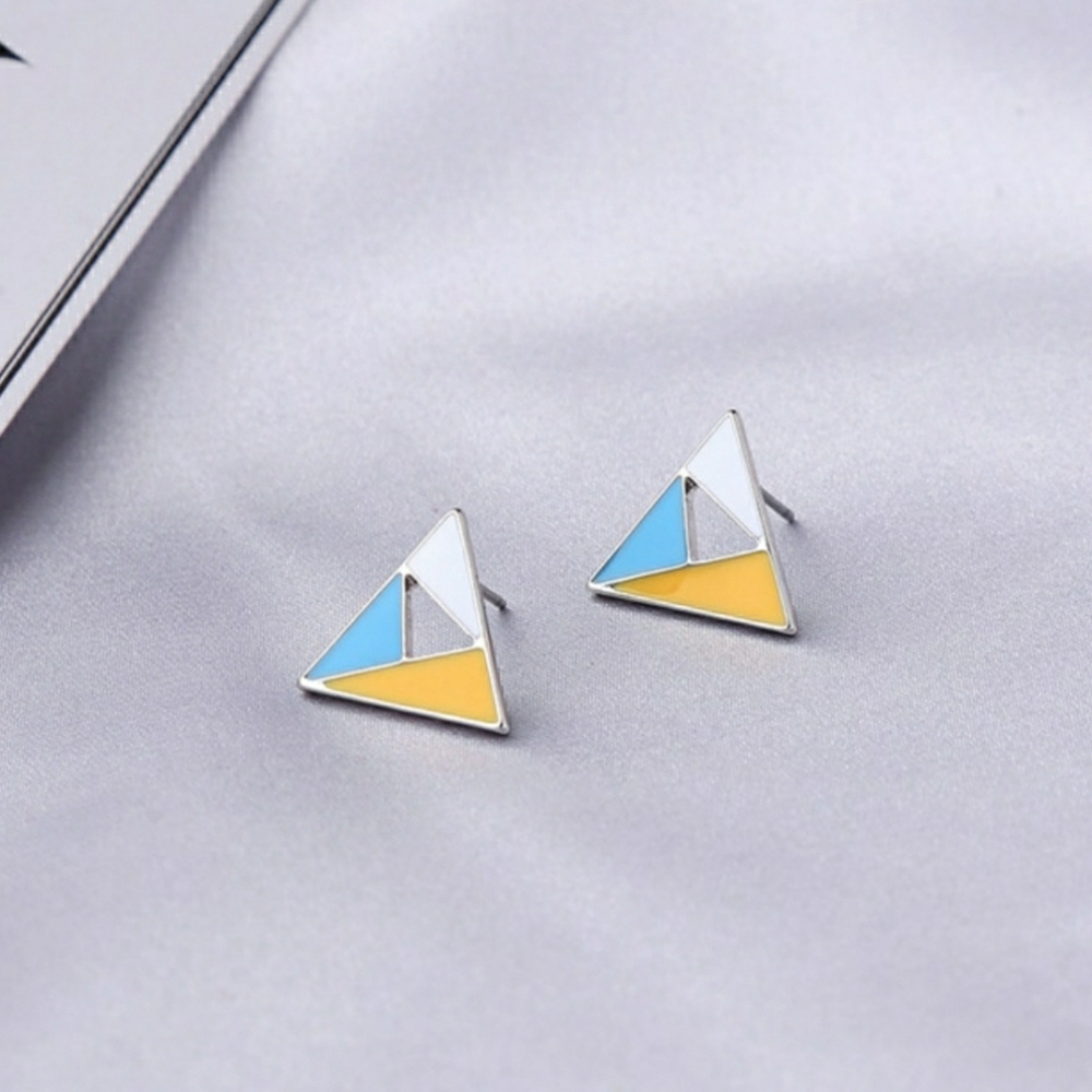 🔼 Perfect pastel triangle earrings!